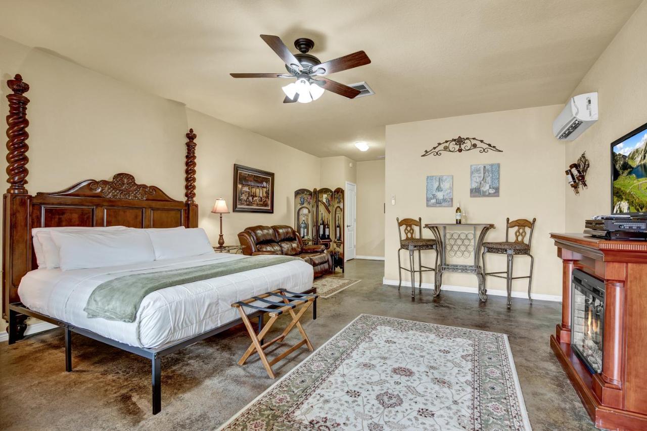 Romantic Oasis With Hot Tub Near Fred And Wineries! Fredericksburg Luaran gambar