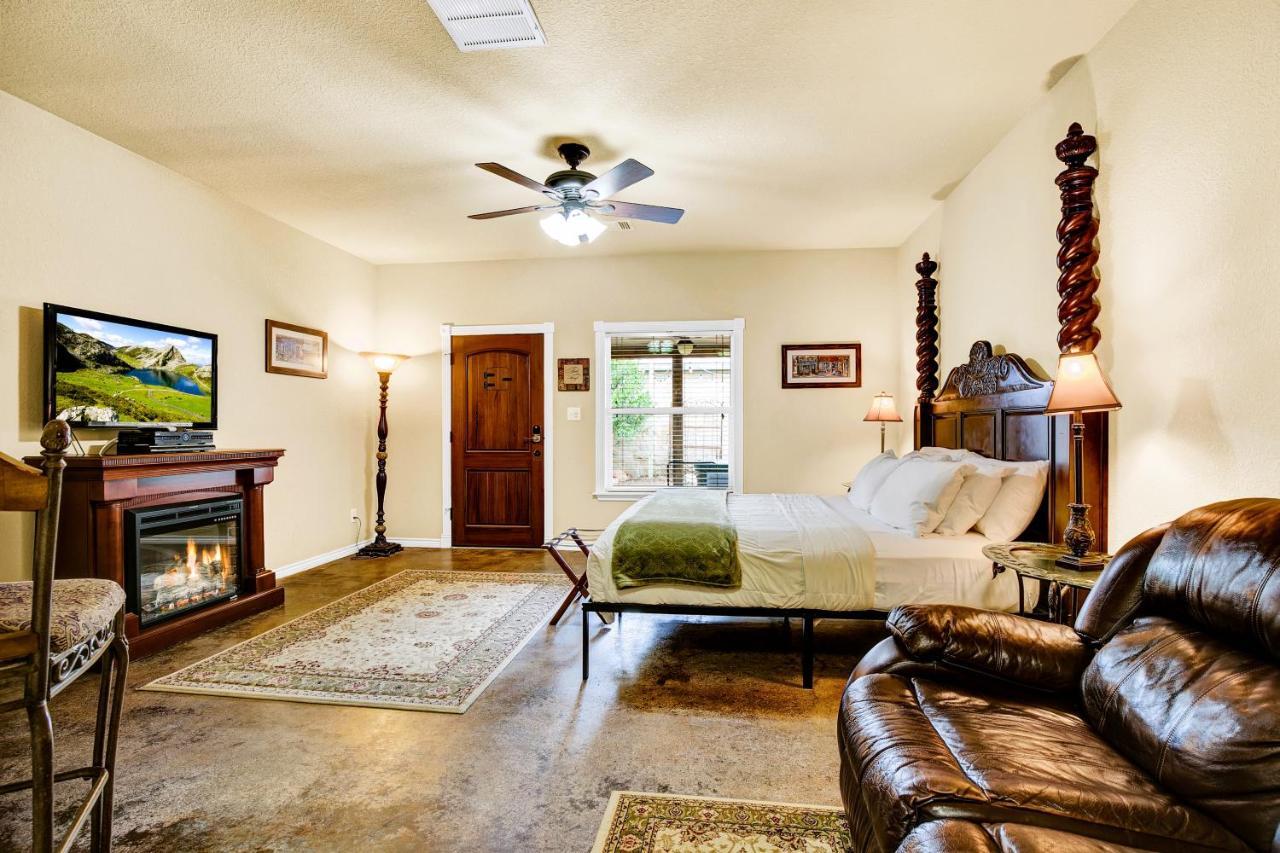 Romantic Oasis With Hot Tub Near Fred And Wineries! Fredericksburg Luaran gambar