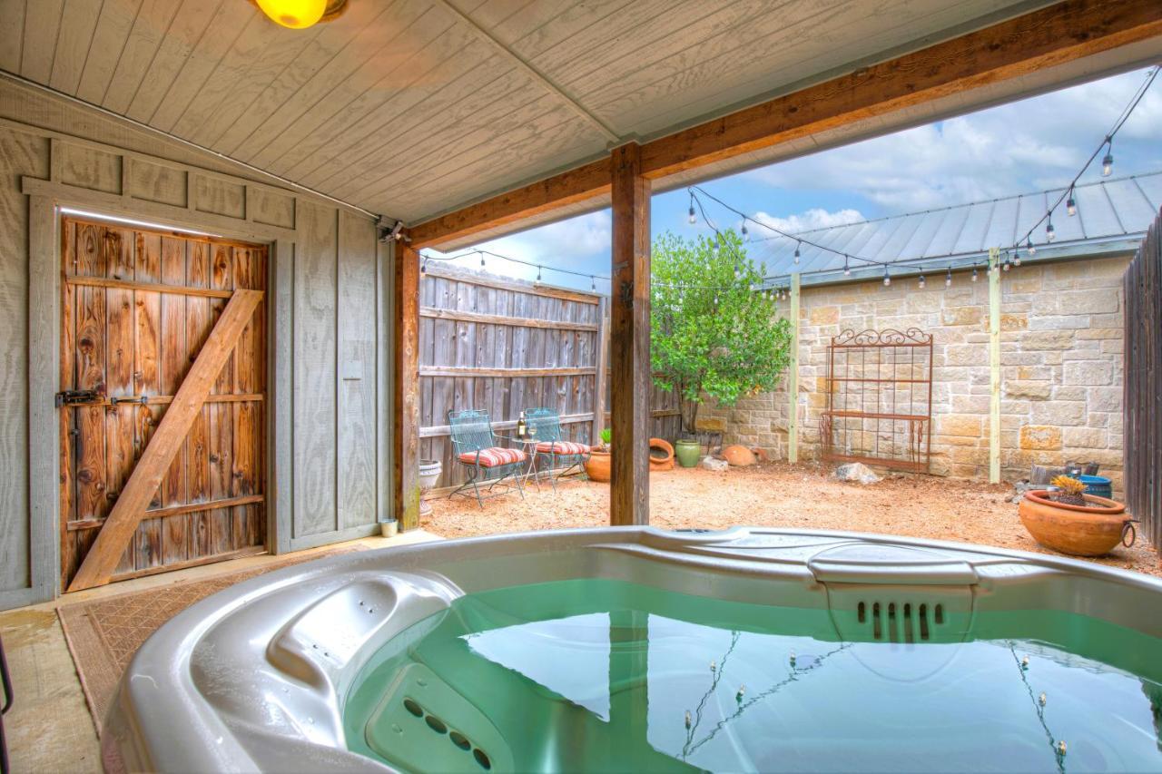 Romantic Oasis With Hot Tub Near Fred And Wineries! Fredericksburg Luaran gambar
