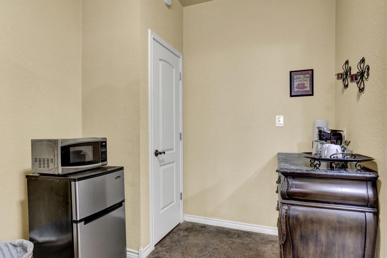 Romantic Oasis With Hot Tub Near Fred And Wineries! Fredericksburg Luaran gambar