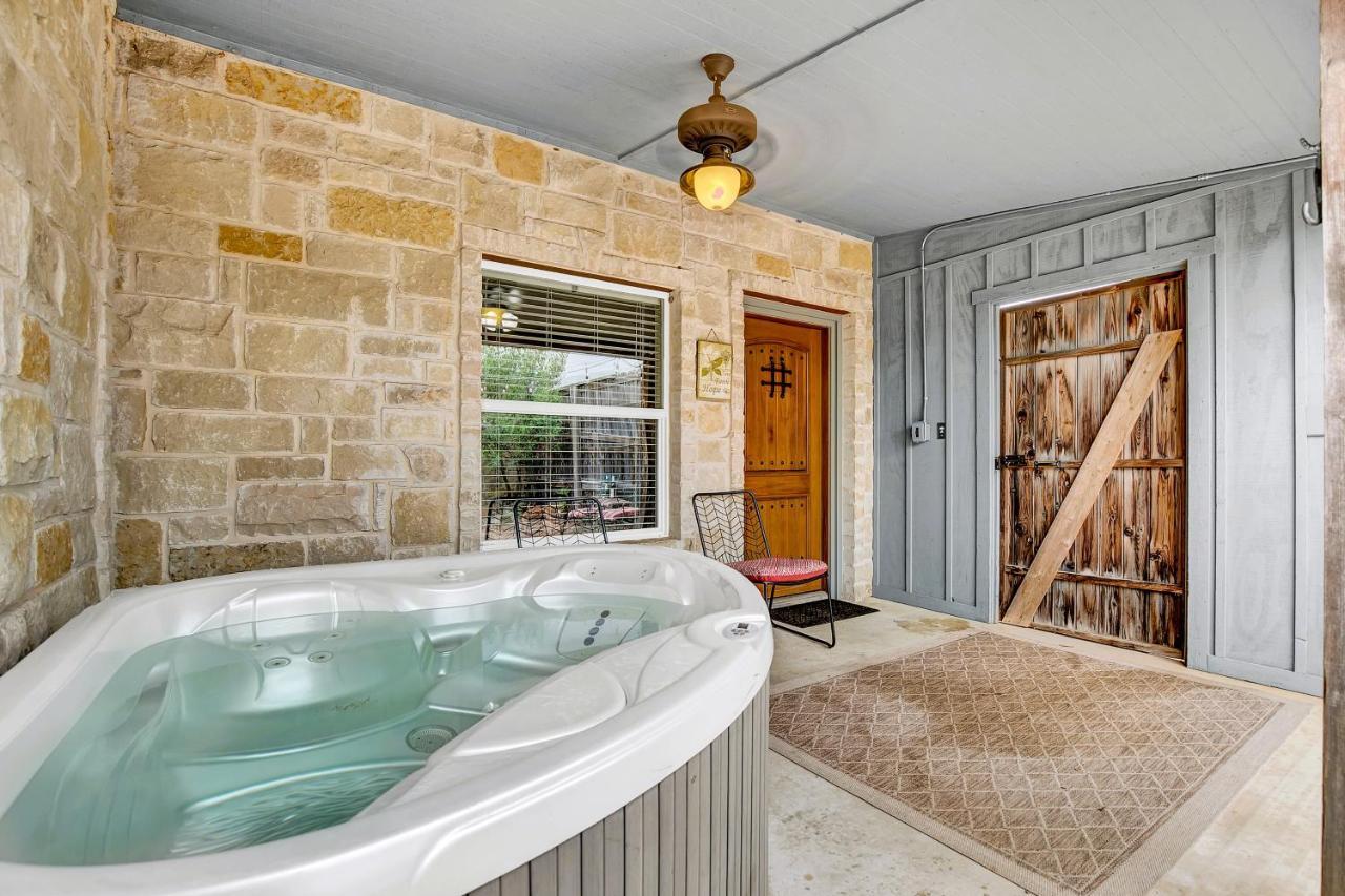 Romantic Oasis With Hot Tub Near Fred And Wineries! Fredericksburg Luaran gambar
