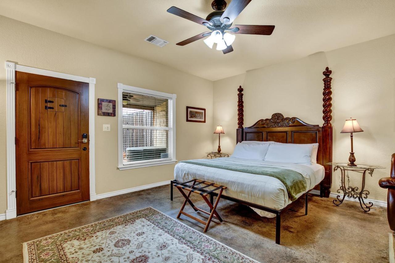 Romantic Oasis With Hot Tub Near Fred And Wineries! Fredericksburg Luaran gambar