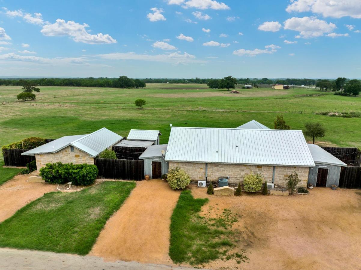 Romantic Oasis With Hot Tub Near Fred And Wineries! Fredericksburg Luaran gambar