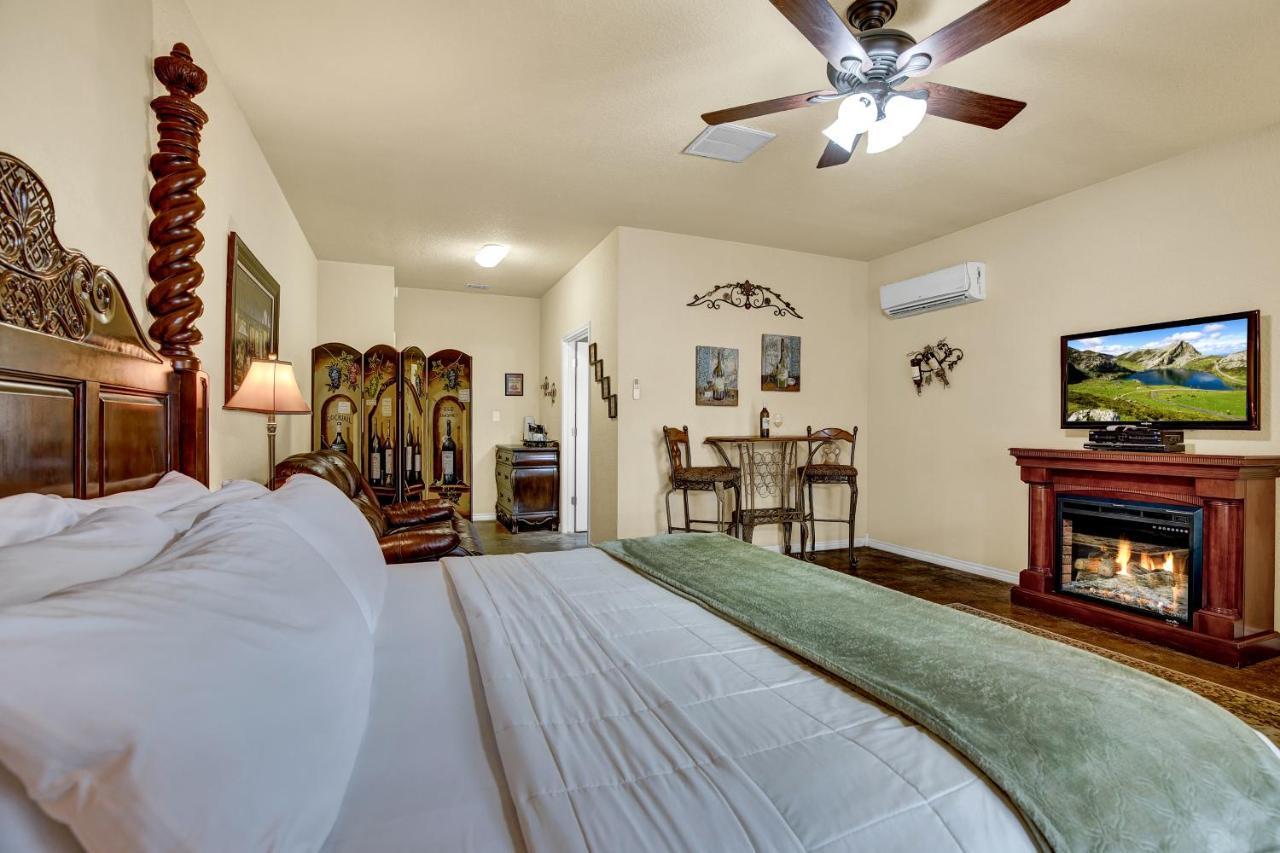 Romantic Oasis With Hot Tub Near Fred And Wineries! Fredericksburg Luaran gambar