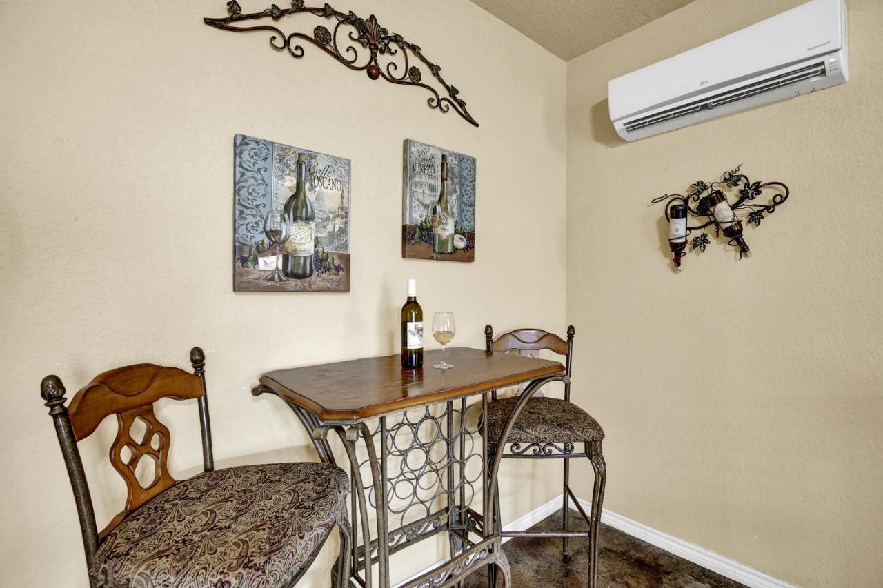 Romantic Oasis With Hot Tub Near Fred And Wineries! Fredericksburg Luaran gambar