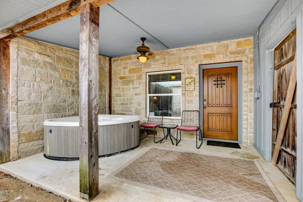 Romantic Oasis With Hot Tub Near Fred And Wineries! Fredericksburg Luaran gambar